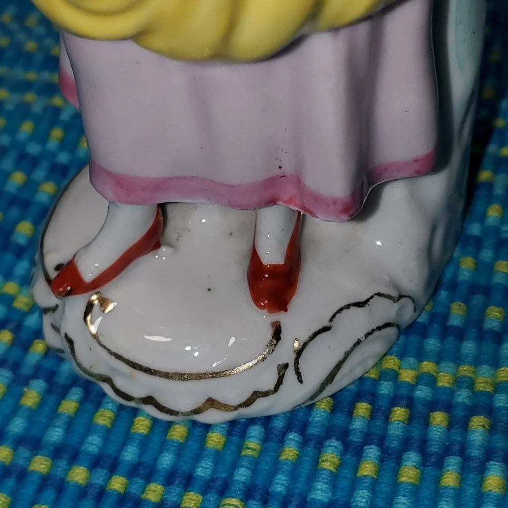 Vintage Porcelain Lady with Flower Basket - Picture 7 of 8